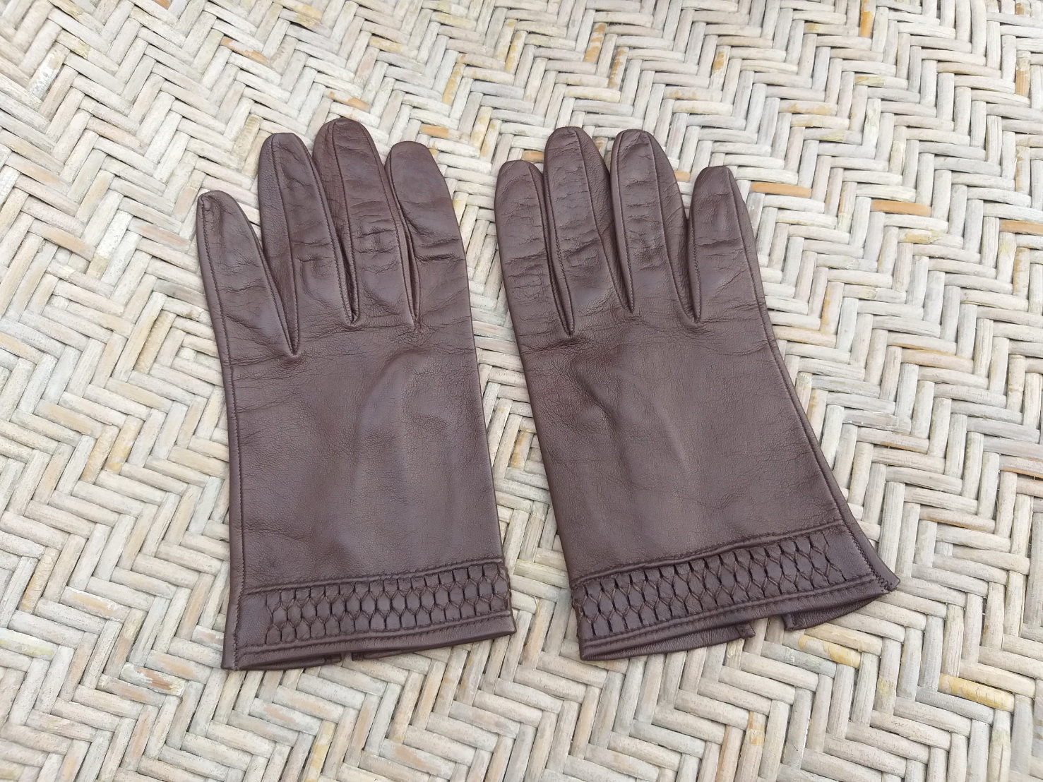 ถุงมือหนังแท้ สีน้ำตาล สาวไซด์ S สวยมาก