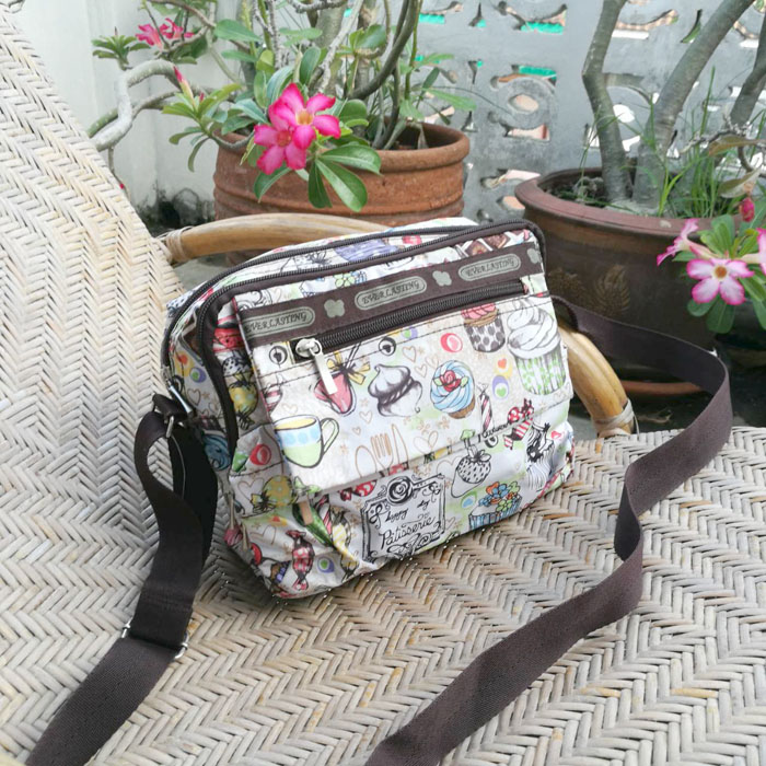 กระเป๋าสะพายสุดน่ารัก สไตล์ Lesportsac ช่องเยอะ