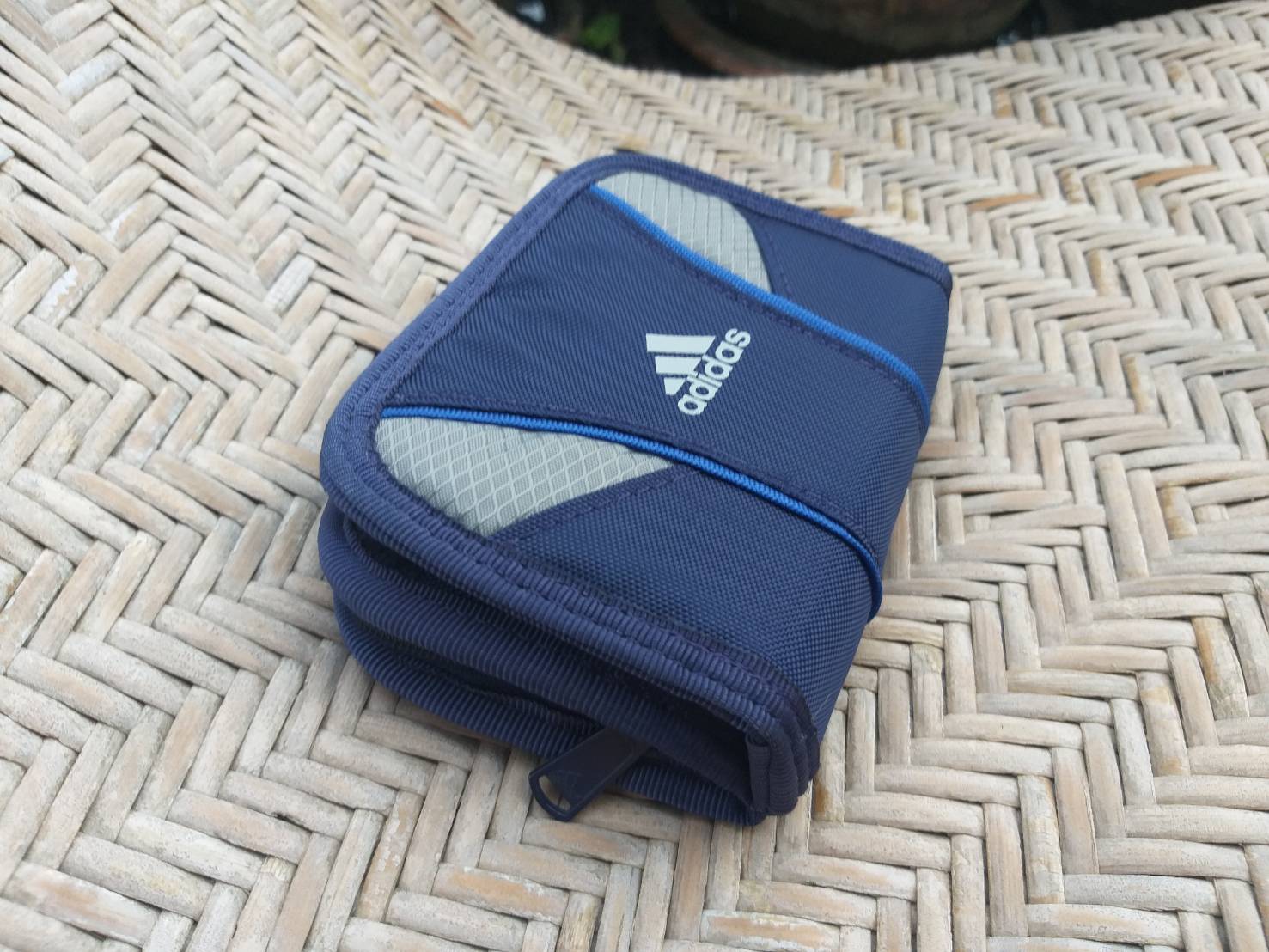 กระเป๋าสตางค์ adidas (ของใหม่)