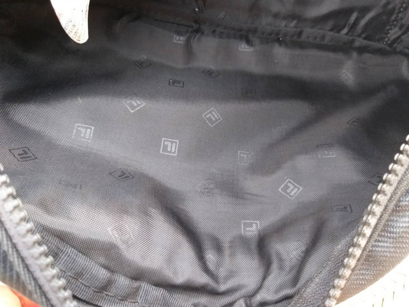 กระเป๋าสะพาย FILA แท้ สวยมาก ช่องเยอะ