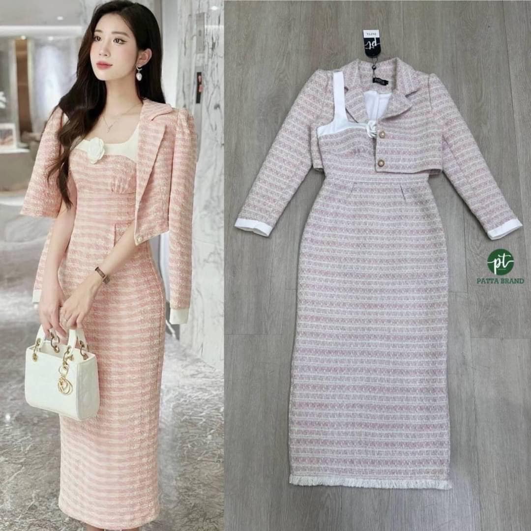 Set 2 ชิ้น เดรสสีครีมผ้าทอขนผสมดิ้นทองเด่นสวย ดีไซส์แต่งกุ๊นขาว ทรงเข้ารูปสวย ดีเทลแต่งผ่าหลัง มีเข็มกลัดดอกไม้3Dสีขาว สวยมาก มาพร้อมกับเสื้อคลุมแขนยาวตัวสั้น สินค้าคุณภาพ (พร้อมส่ง)