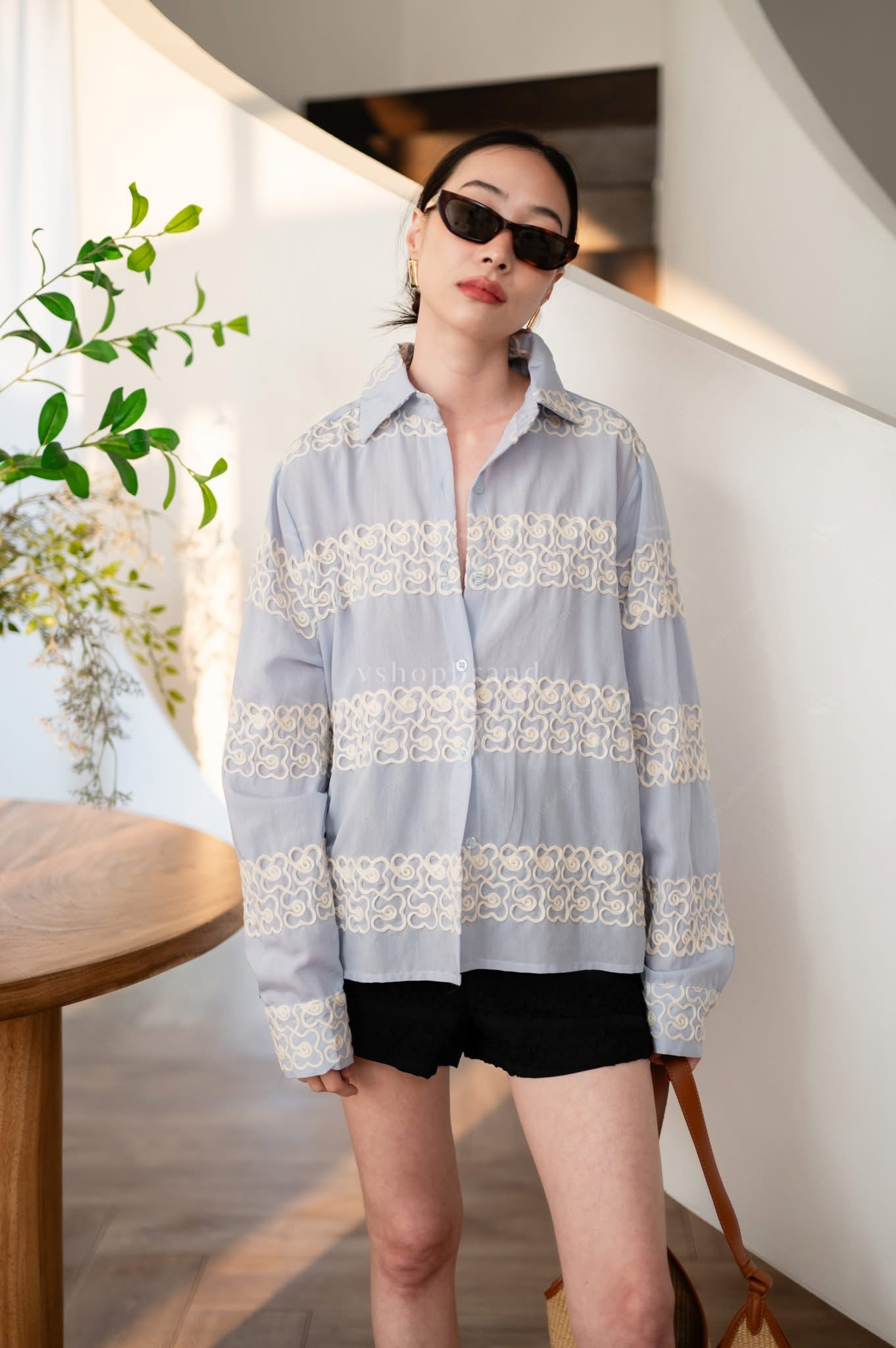 เชิ้ตแขนยาวเดินด้ายลายดอกมินิ ใส่สบาย : สินค้าคุณภาพ (พร้อมส่ง)