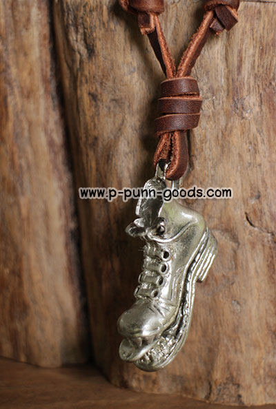 สร้อยหนัง จี้รองเท้าบูท