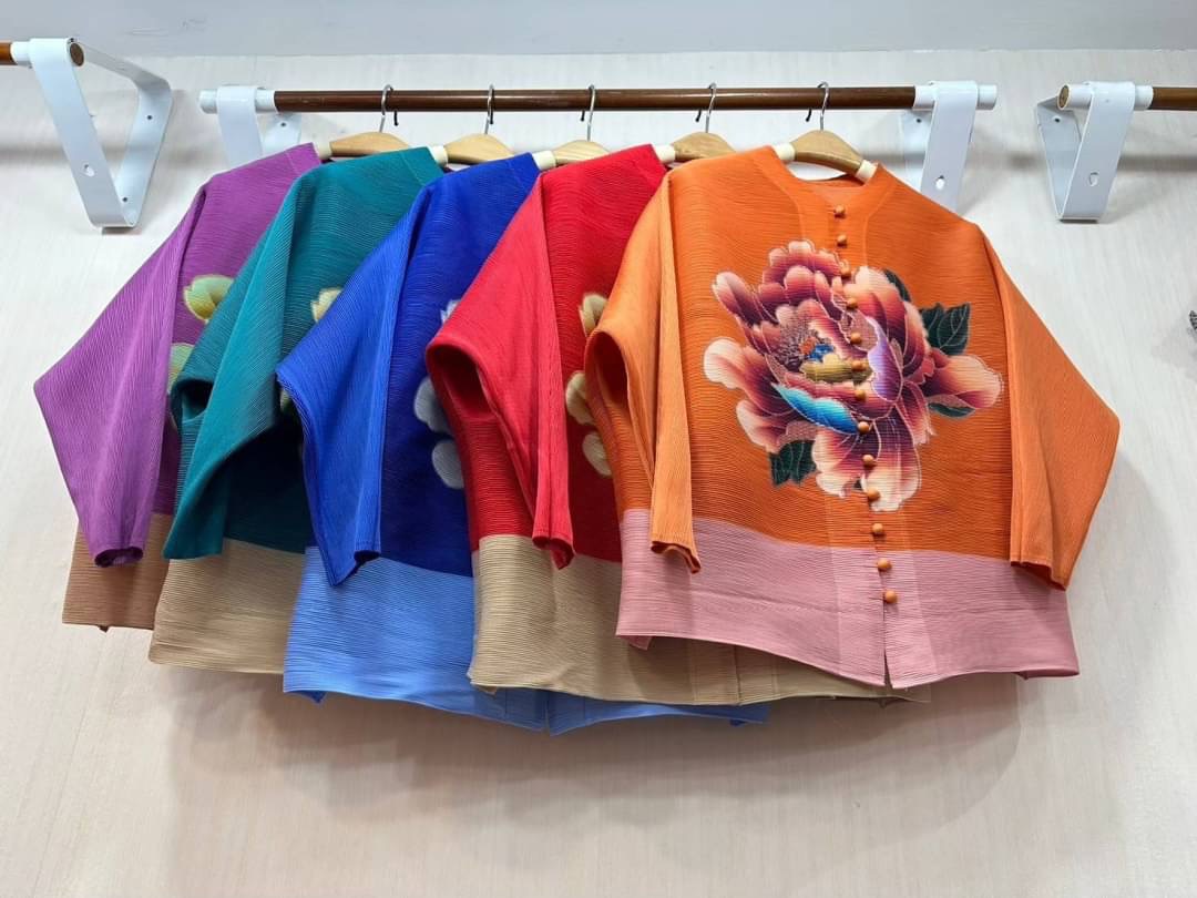 เสื้ออัดพลีทเนื้อดี งาน AA Premium แบบงานแบรนด์ สไตล์มาดาม สวย เรียบหรู ใส่สบาย : สินค้าคุณภาพ (พร้อมส่ง)