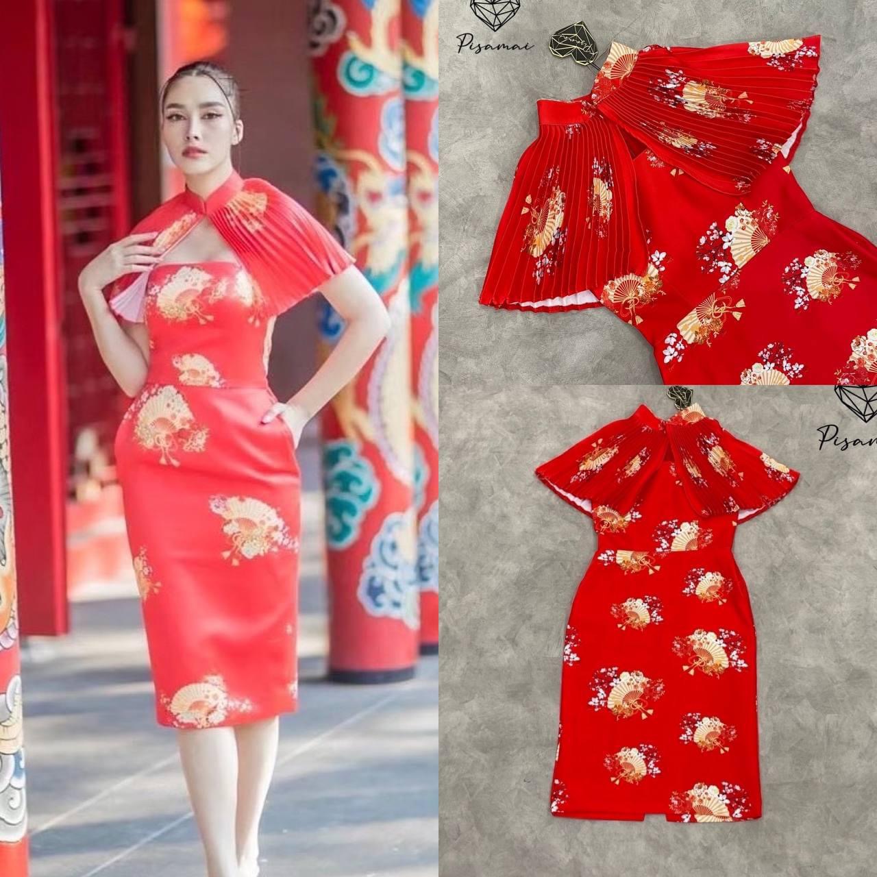 กี่เพ้า เดรสสายเดี่ยวสีแดง5ส่วนทรงสวย ลายพัด มาคู่กับเสื้อคลุมพลีตตัวสั้น ใส่สบาย สินค้าคุณภาพ (พร้อมส่ง)