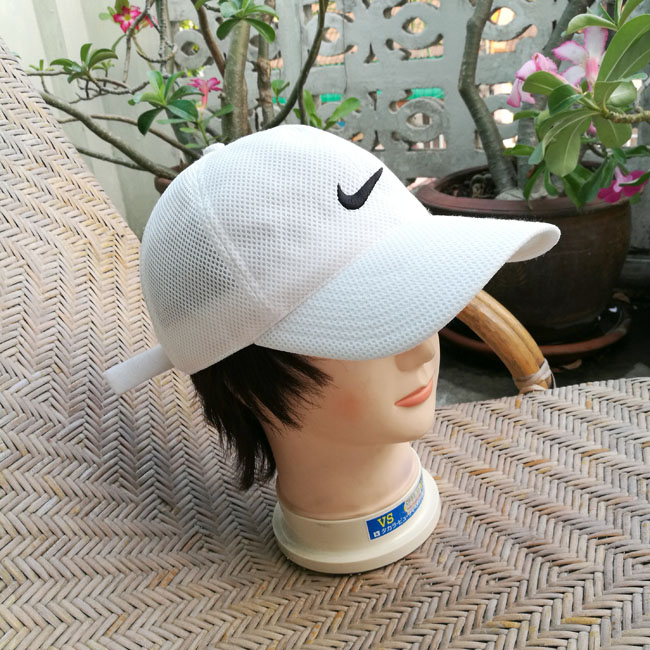 หมวกแก๊ป NIKE แท้ สีขาวสวยสะอาด