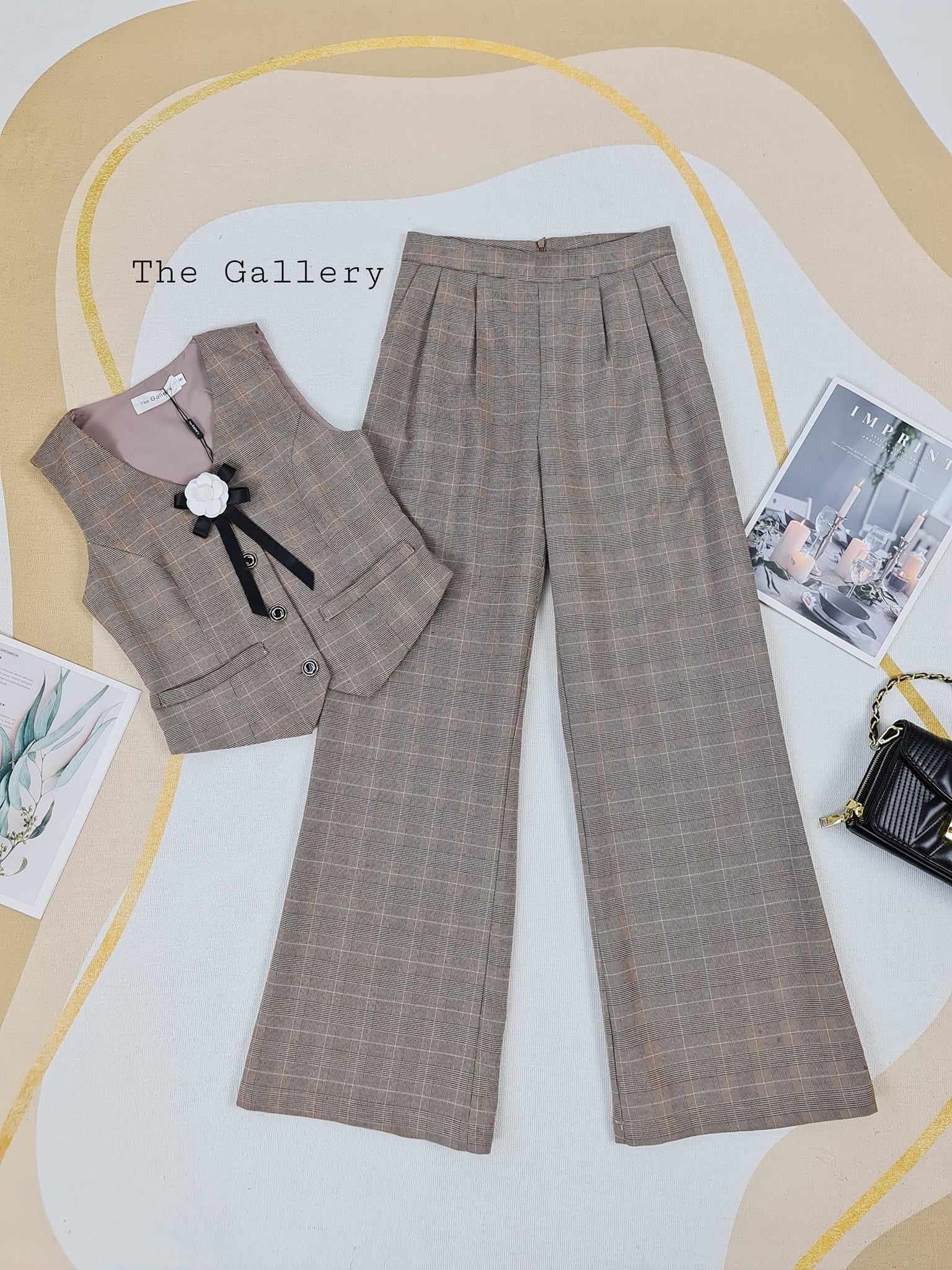 ชุดset3ชิ้น พร้อมเข็มกลัดดอกไม้ เสื้อและกางเกงขายาวลายสก็อต เนื้อผ้าพรีเมี่ยมสุดๆ ใส่สบาย สินค้าคุณภาพ (พร้อมส่ง)