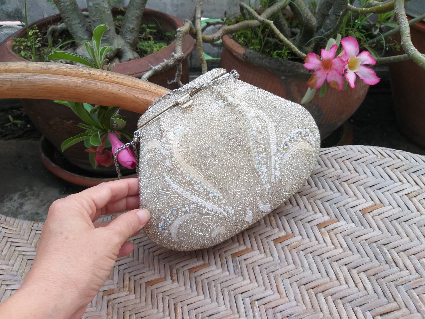 กระเป๋าออกงาน ปักเลื่อม แถมกระจก CC (ของใหม่)