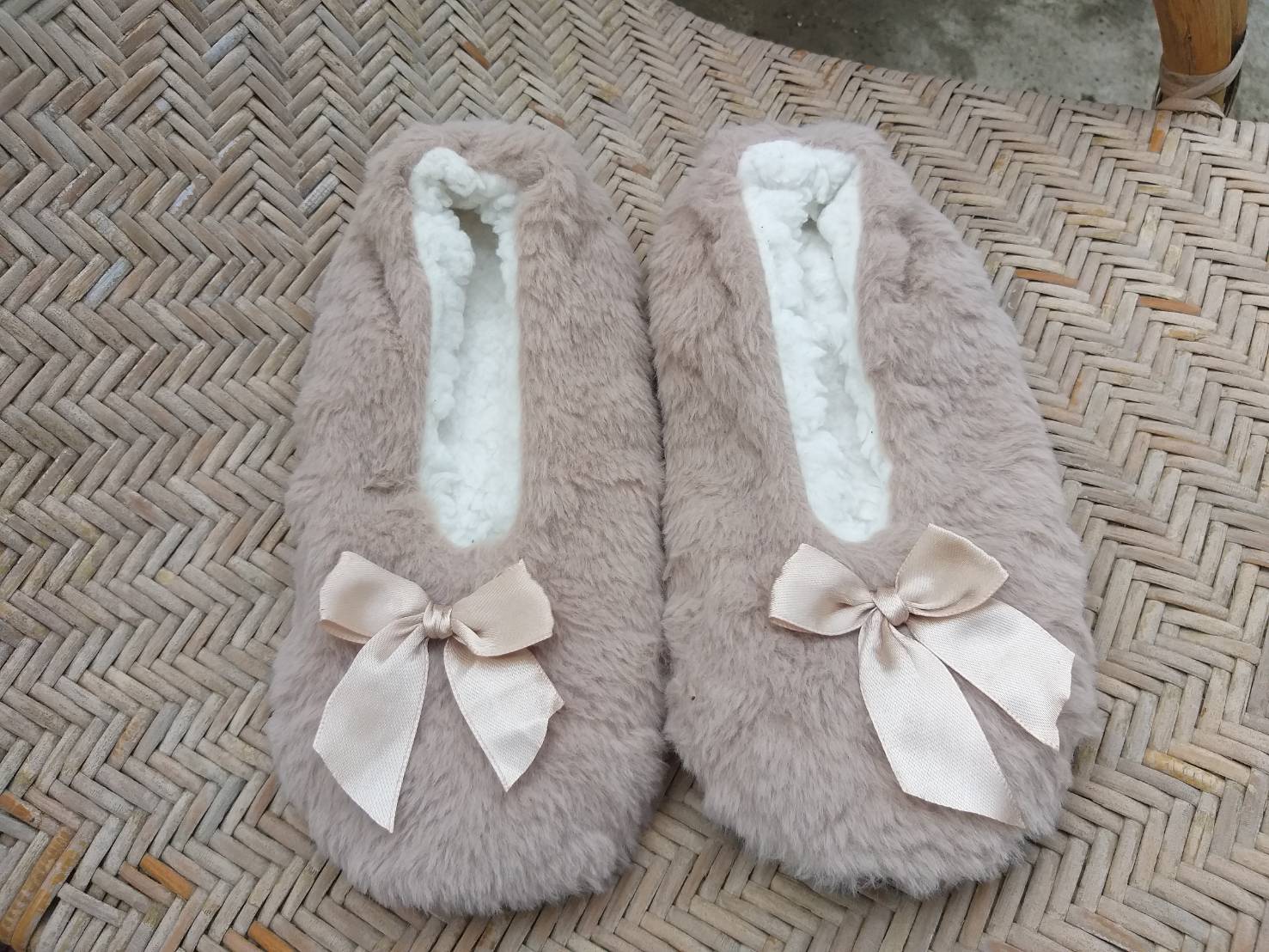 รองเท้าใส่เดินในบ้าน ขนหมีสุดนุ่ม น่ารักมาก