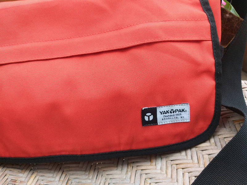 กระเป๋าสะพาย YAK PAK ของแท้ (ใหม่ป้ายห้อย)
