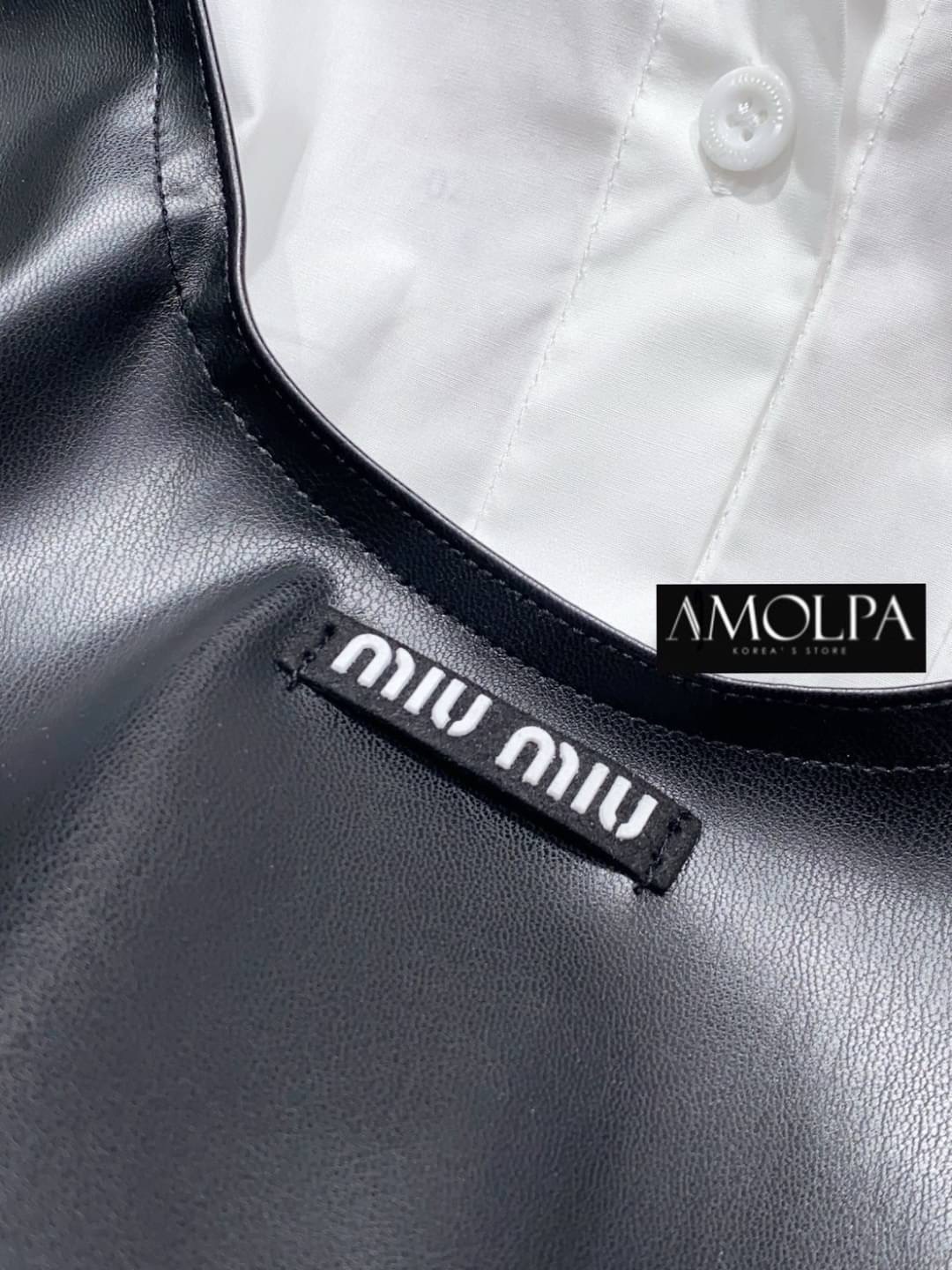 SET 2 ชิ้น เสื้อกั๊กหนัง+เชิ้ต MIU MIU งาน Hiend งานสวยม๊ากกกกก เนื้อผ้าดีมากๆค่ะค๊าลูกค้า ผ้าเย็นๆ ใส่สบายสุดๆ ใส่สบาย : สินค้าคุณภาพ (พร้อมส่ง)