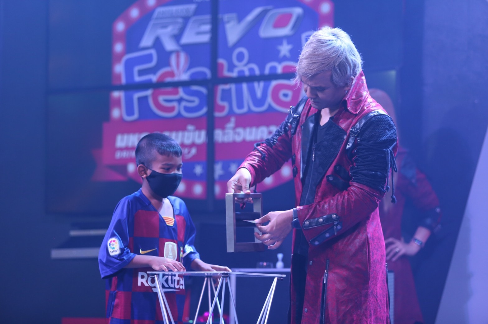 มายากล นักมายากล การแสดง โชว์ Magic Show "งาน HILUX REVO FESTIVAL 2020" 14/12/2563