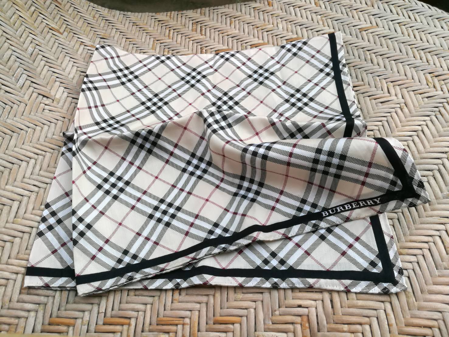 ผ้าเช็ดหน้าแบรนด์เนม BURBERRY ผ้าดีมากกก