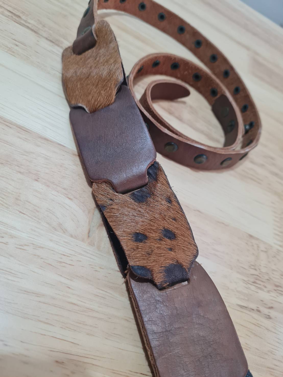 เข็มขัดหนังแท้ แต่งขนวัวแท้ เก๋มาก