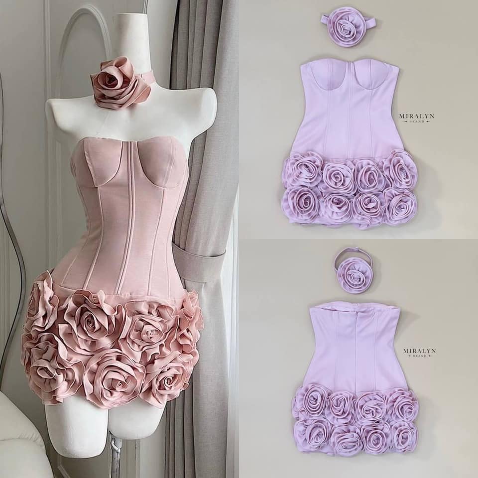 เดรสเกาะอกเข้ารูปแต่งดอกไม้ช่วงสะโพกลงมาถึงชายชุดรอบทั้งด้านหน้าและหลังงานมีฟองน้ำเสริมอกเพื่อทรงสวยงานมีซับในมีซิปหลังพร้อมโชกเกอร์คอดอกไม้ดอกใหญ่สวยสวยเก๋ๆ ใส่สบาย : สินค้าคุณภาพ (พร้อมส่ง)