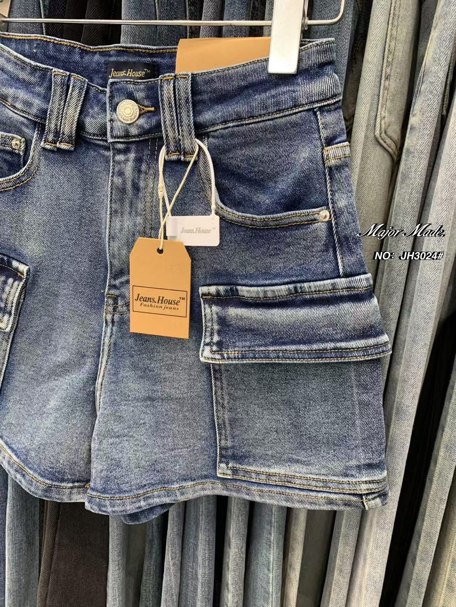 กางเกงยีนส์ขาสั้น(ผ้ายืด) สไตล์คาร์โก้ เอวสูง แต่งกระเป๋าหน้าและขา2ข้าง ทรงสวยมากกก ใส่สบาย ดีไซน์เกร๋ ใส่สบาย : สินค้าคุณภาพ (พร้อมส่ง)