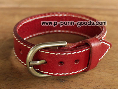 ข้อมือหนังหัวเข็มขัด สีแดง