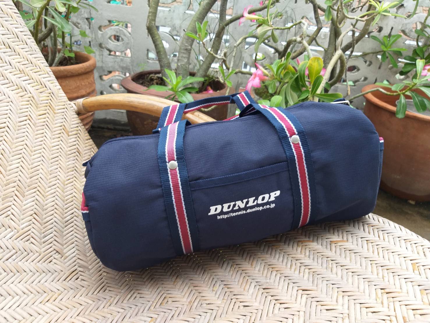 กระเป๋าทรงหมอน DUNLOP ใบย่อมๆ น่ารัก (ของใหม่)