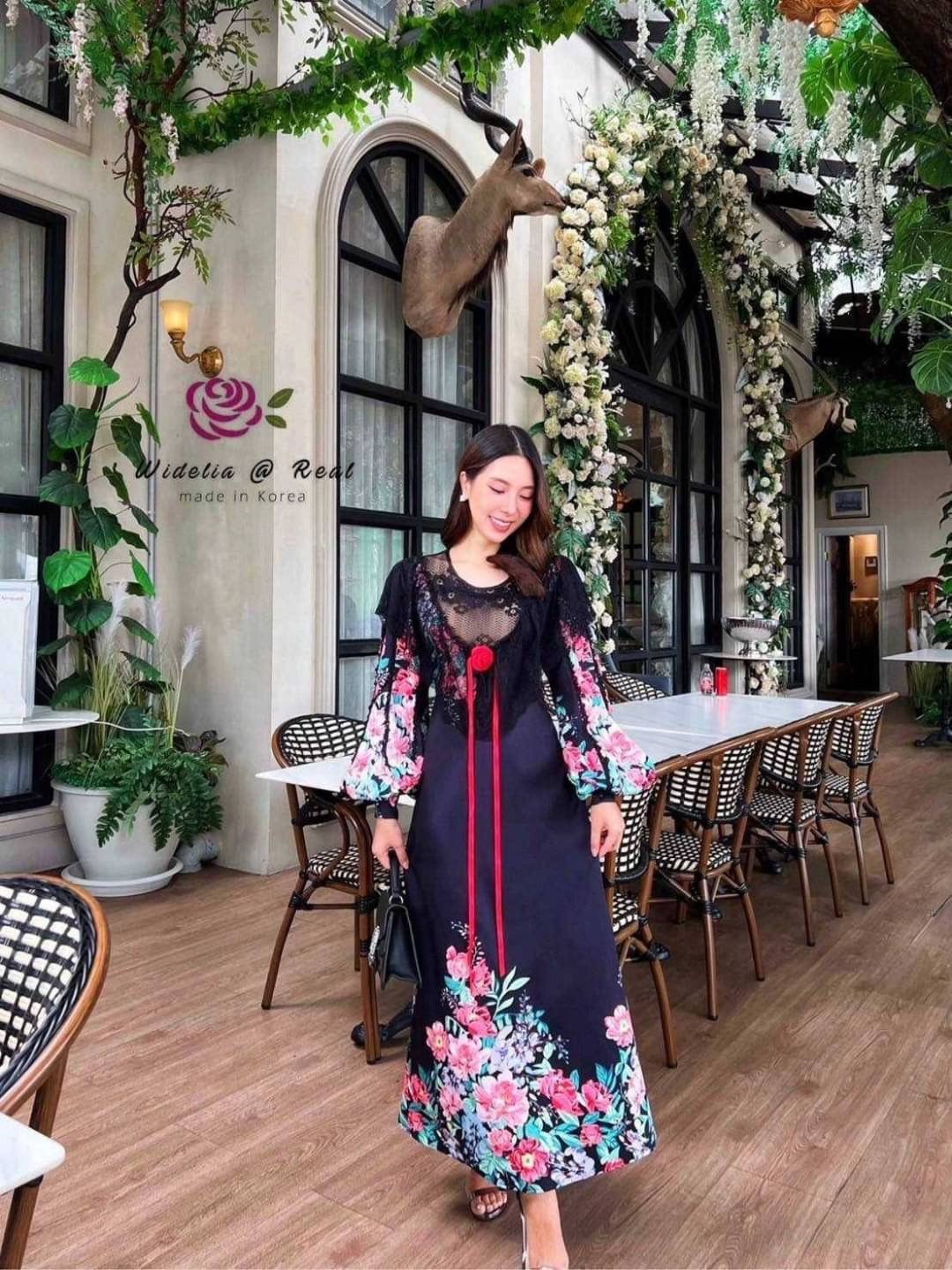 Maxi dress แม็กซี่เดรสตัวยาวทรงสวย ท่อนแขนยาวพองทรงฝักทองสวยอลัง ช่วงอกมี ดีเทลสวยด้วยผ้าลูกไม้เนื้อนุ่มสวยแต่งระบาย : สินค้าคุณภาพ (พร้อมส่ง)