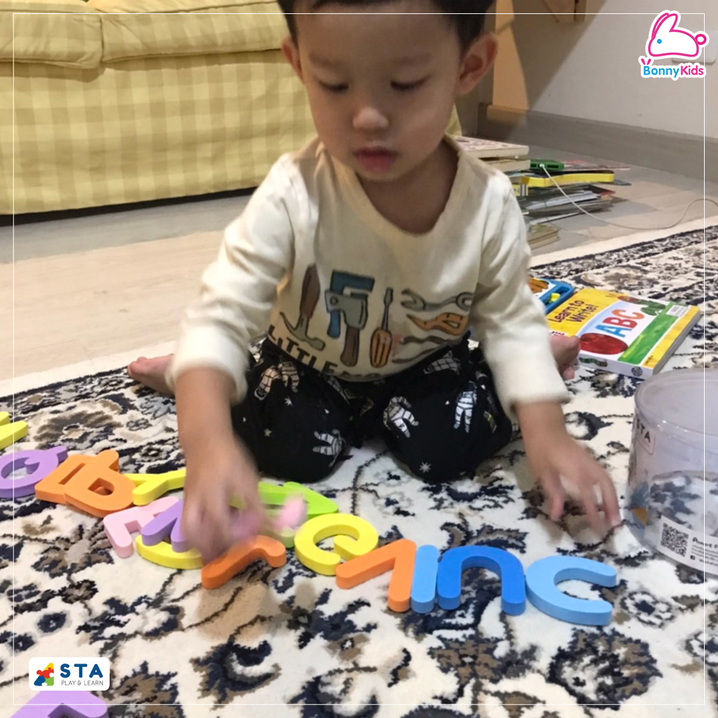 ASTA (แอสต้า) อักษรลอยน้ำ ของเล่นลอยน้ำ ช่วยเสริมทักษะ นำมาประกอบเป็นการเล่นคำศัพท์ (คละสี)