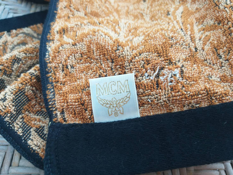 ผ้าขนหนูเช็ดหน้าแบรนด์เนม MCM