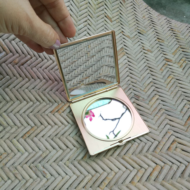 กระจกพับ 2 ด้าน มีขยายด้วยค่ะ สวยมาก /ของใหม่/