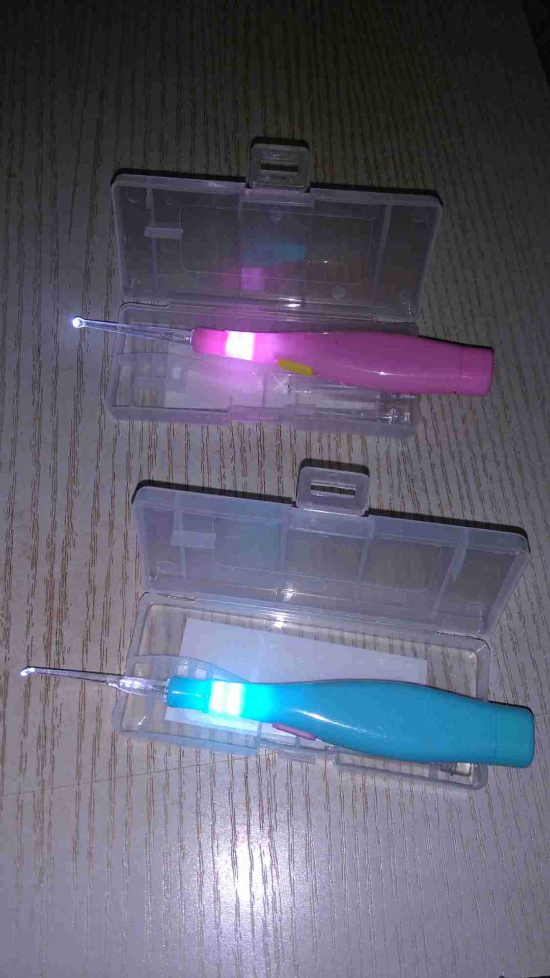 ที่แคะหูเด็ก-ผู้ใหญ่ มีไฟส่อง เปลี่ยนหัวได้ พร้อมกล่องเก็บอย่างดี แถมถ่านในตัว