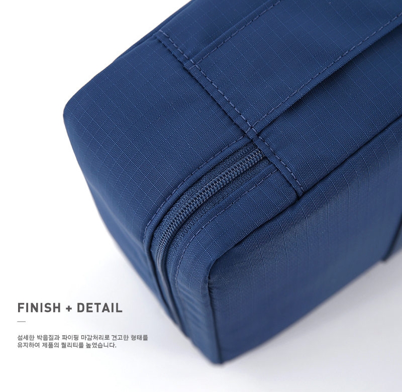 กระเป๋าอเนกประสงค์พกพาสะดวก สำหรับใส่อุปกรณ์เครื่องสำอาง อุปกรณ์ห้องน้ำ หรือสิ่งของจำเป็นอื่นเพื่อการเดินทาง ทำจากไนล่อนกันน้ำคุณภาพดี