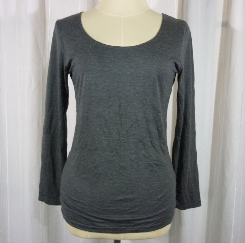 เสื้อฮีทเทคหญิง สีเทาเข้ม Uniqlo heattech SzL