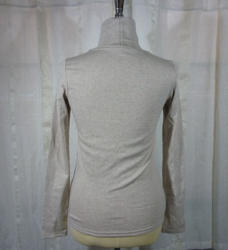 เสื้อคอเต่า Uniqlo Sz S ผ้าดีมาก (ของใหม่)