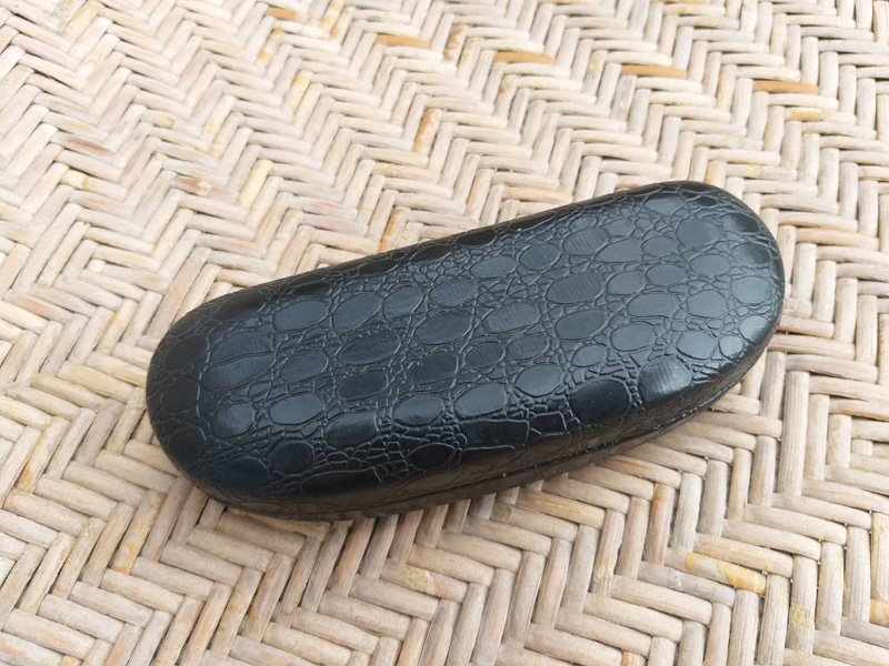 กล่องแว่น บุหนังสีดำ กล่องอย่างดีน่าใช้มาก