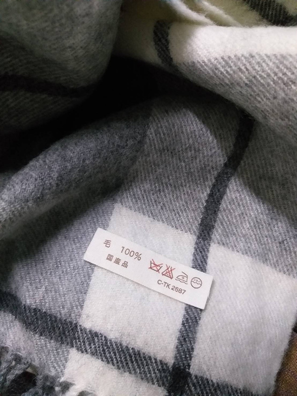ผ้าพันคอ courreges 100% Wool (ของใหม่)