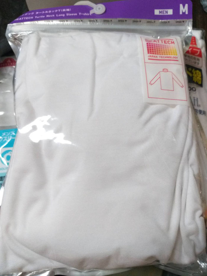 เสื้อฮีทเทคชาย คอเต่าสีขาว Uniqlo heattech Sz M (ของใหม่)