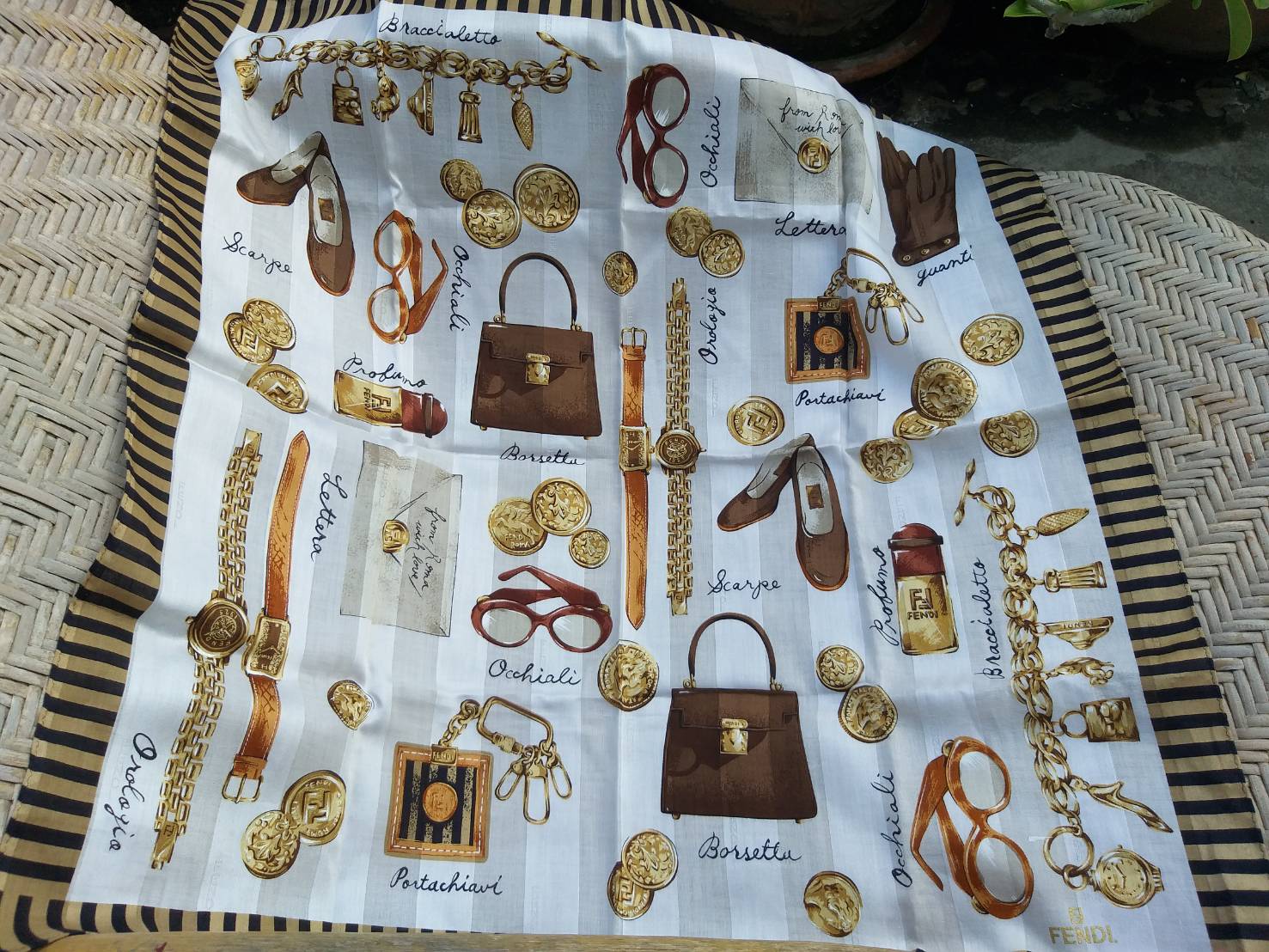 ผ้าเช็ดหน้าแบรนด์เนม FENDI ผืนใหญ่ ผ้านุ่มมาก