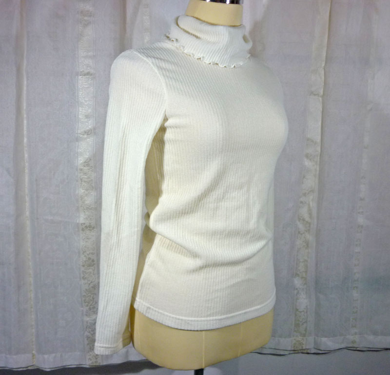 เสื้อแขนยาวคอเต่า GU ผ้าสวยมาก เนื้อดีมาก