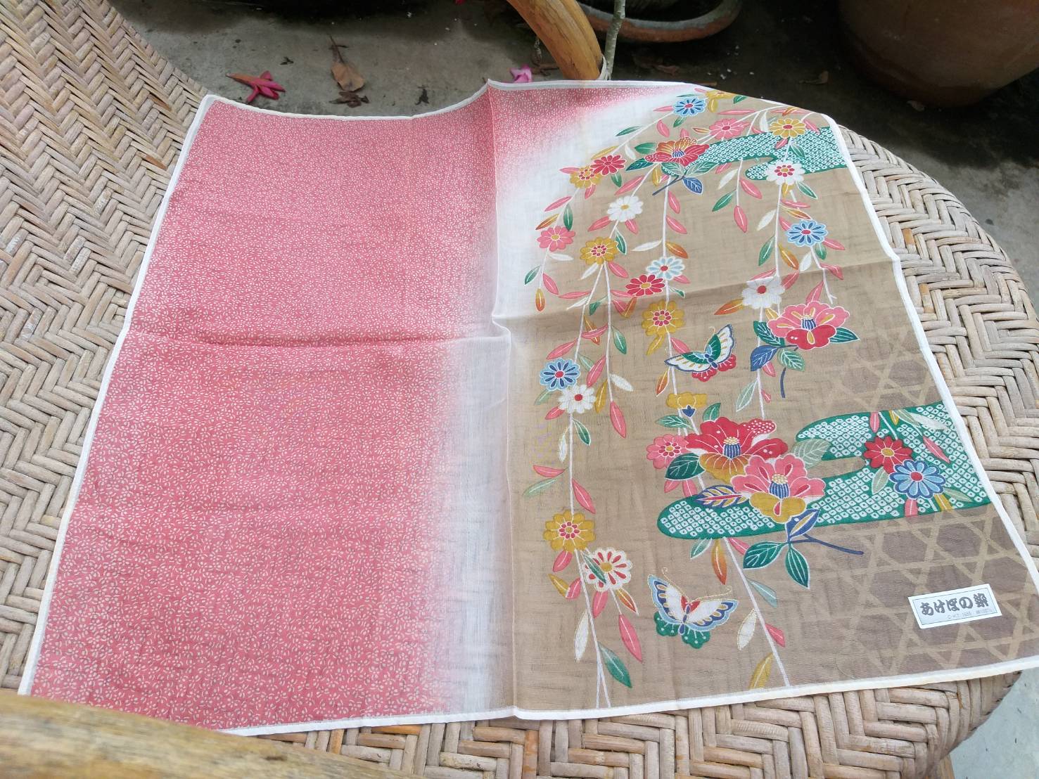 ผ้าเช็ดหน้าลายดอกไม้ สีสวยคลาสสิค