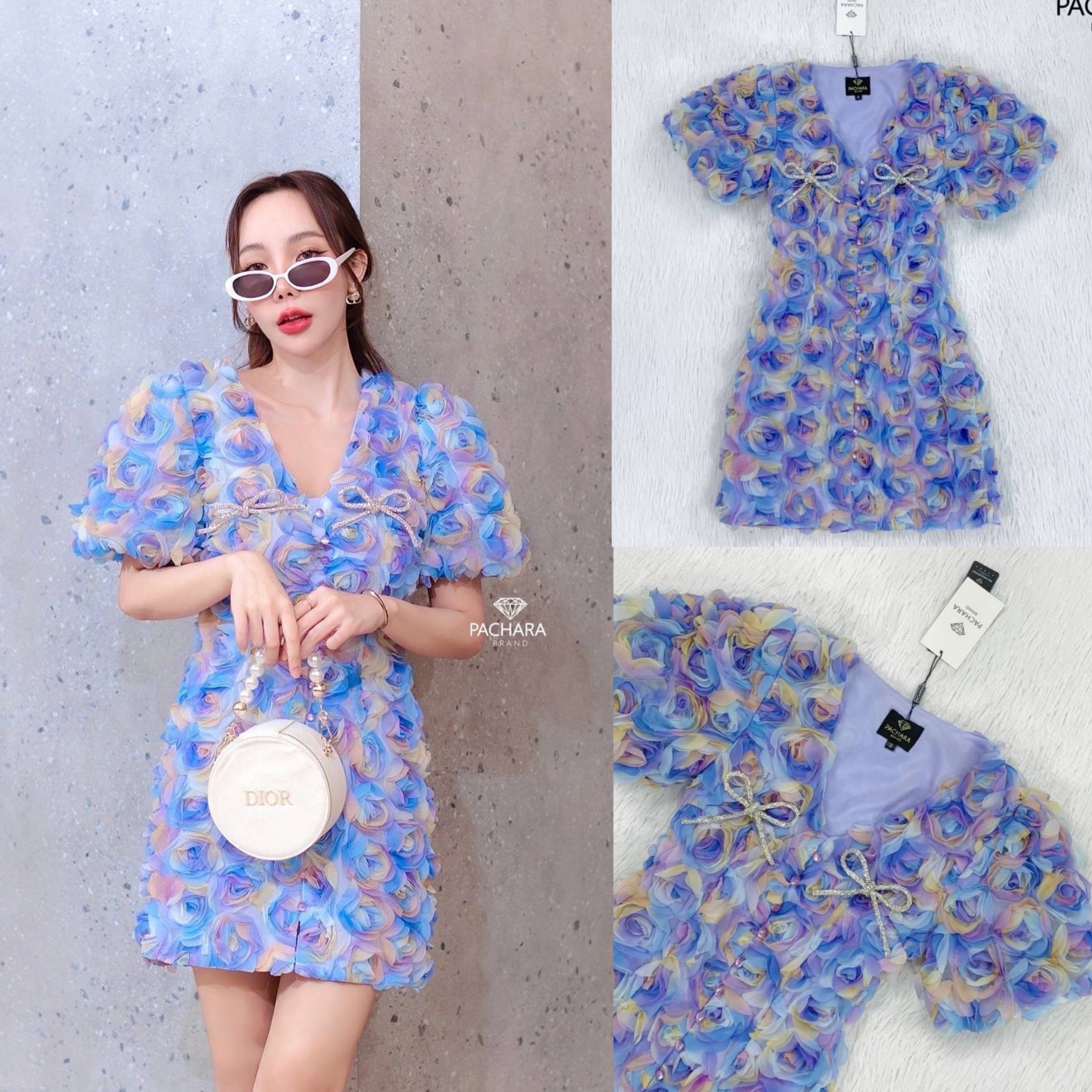 เดรสสั้นคอวีแขนตุ๊กตาสีม่วงพาสเทล ปักดอกกุหลาบ 3D อัดแน่นหลายร้อยดอกทั้งชุด มาพร้อมเข็มกลัดโบว์สีเงินสองข้าง ใส่สบาย สินค้าคุณภาพ (พร้อมส่ง)