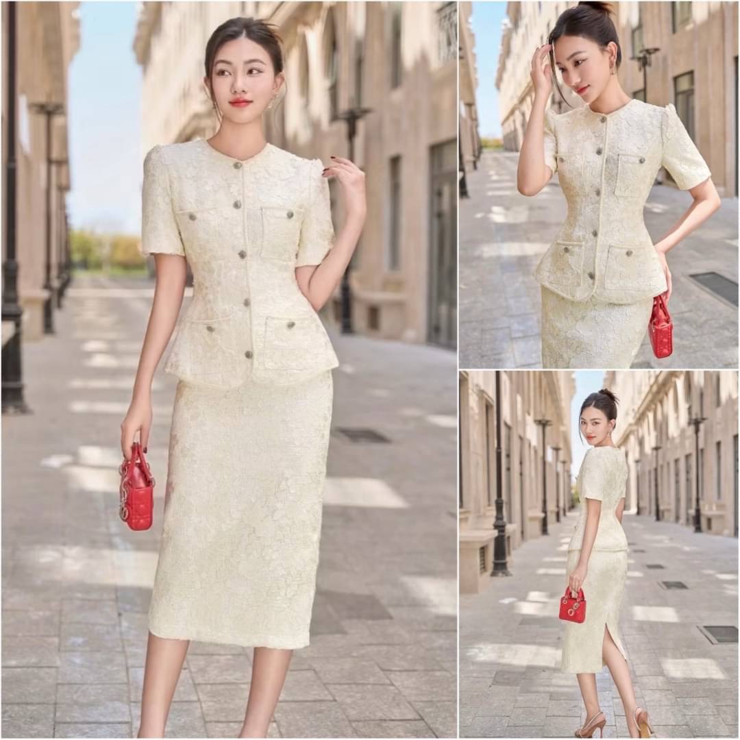 เซต2ชิ้น ลูกไม้ลายดอกไม้สีครีมอัดกาว อย่างดีทรงเสื้อคอกรมแขนสั้นกระดุมหน้ายาวแต่ง กระเป๋าหน้าอก +กระโปรงทรงสอบ ใส่สบาย : สินค้าคุณภาพ (พร้อมส่ง)