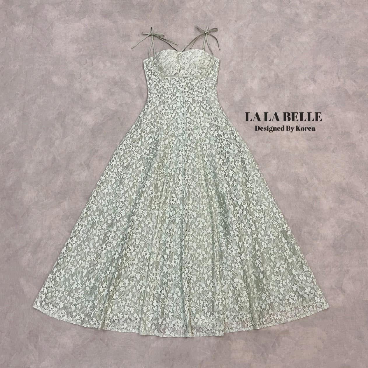 แม็กซี่เดรสลูกไม้ลายดอกไม้เล็กๆทั้งชุดทรงสายเดี่ยวปรับสายได้ช่วงด้านหน้ามีสายไขว้ผูกโบว์2ข้างช่วงก่อนถึงไหล่เอวเข้ารูปเข้าทรงเย็บเก็บทรงให้ซิปหลังกระโปรงใช้ผ้าเยอะ ใส่สบาย : สินค้าคุณภาพ (พร้อมส่ง)