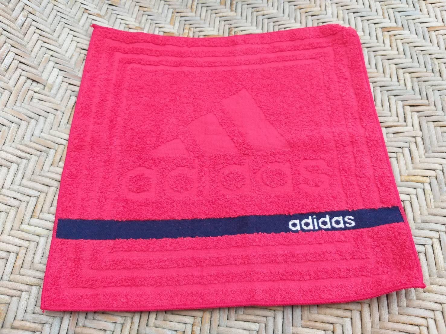 ผ้าขนหนูเช็ดหน้า adidas