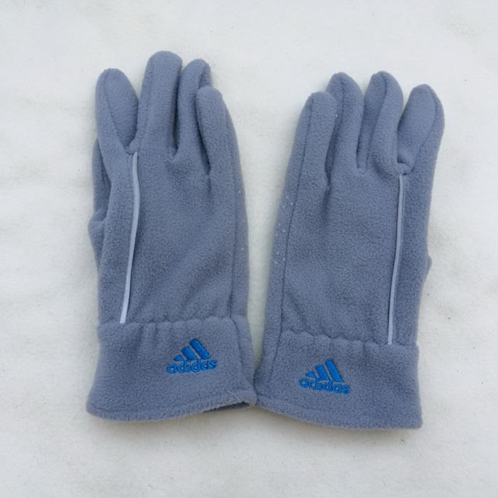 ถุงมือผ้าฟลีซ adidas แนวสปอร์ตสวยมาก (ของใหม่)