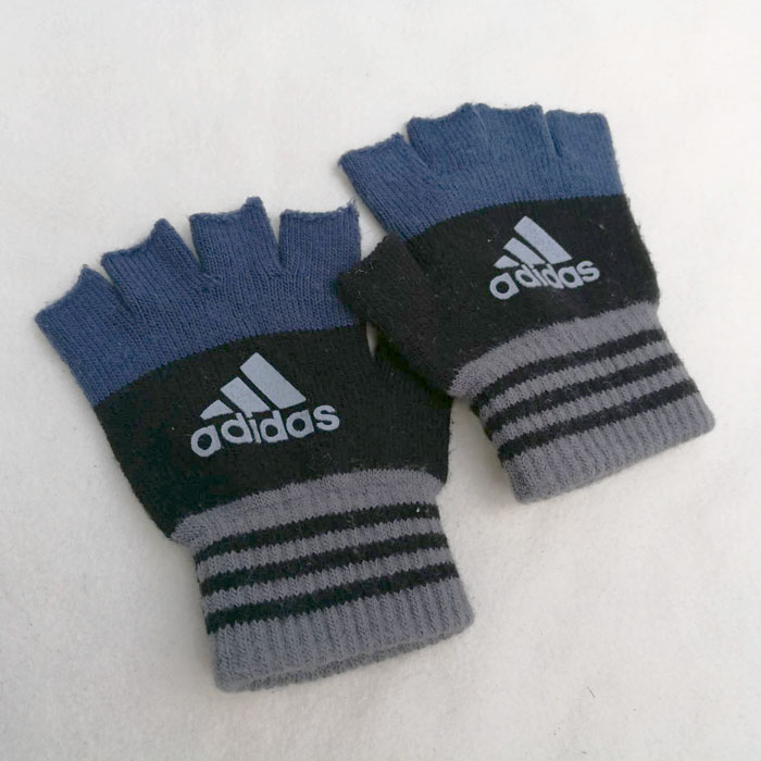 ถุงมือไหมพรมครึ่งท่อน adidas (ของใหม่)