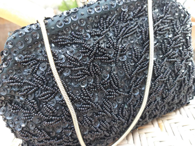 กระเป๋าหรูออกงานร้อยลูกปัด ปักเลื่อมทั้งใบ สวยมากๆๆ