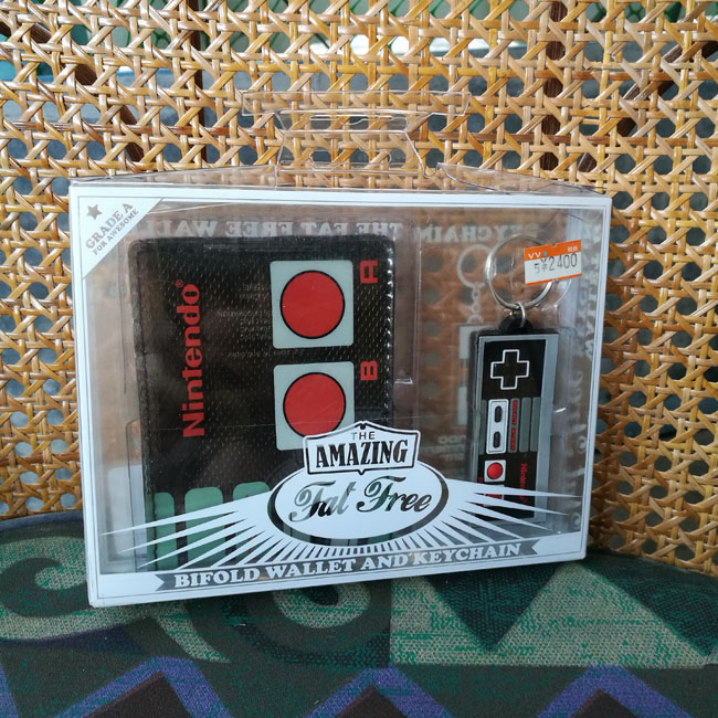 กระเป๋าสตางค์+พวงกุญแจ nintendo entertainment system /ของใหม่/