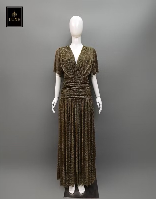 แม็กซี่เดรสเสื้อคอวีป้าย แขนระบาย กระโปรงจับเดรปเข้ารูปตรงสะโพก ต่อชาย กระโปรงบาน ใส่สบาย : สินค้าคุณภาพ (พร้อมส่ง)