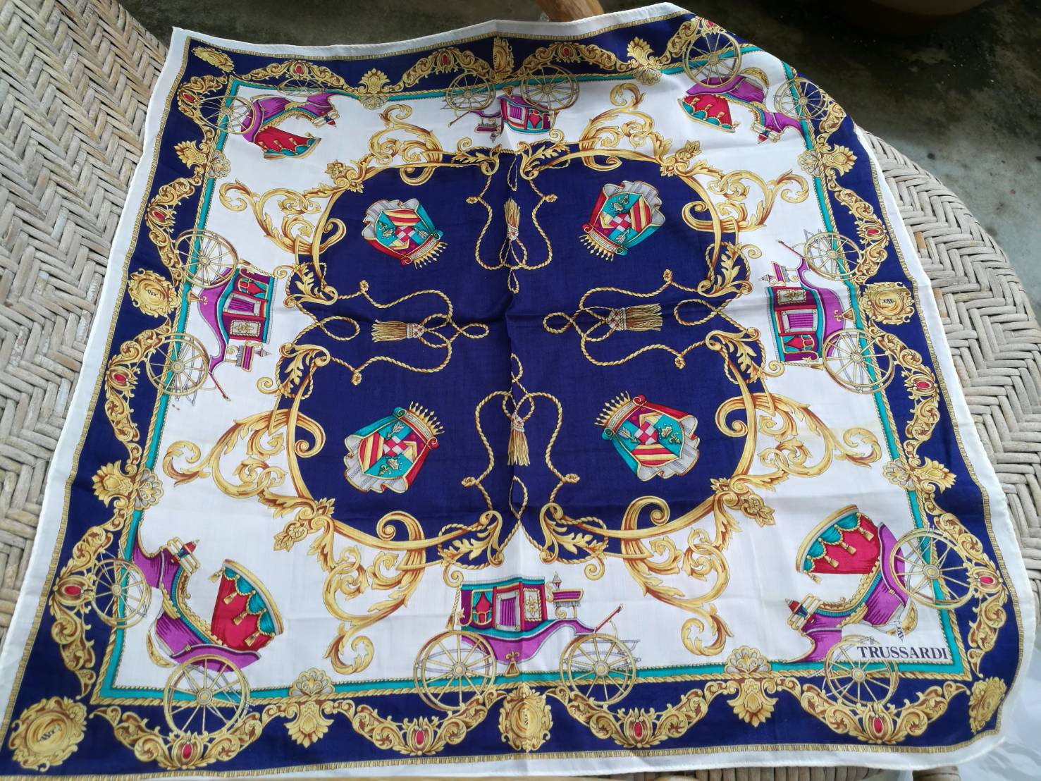 ผ้าเช็ดหน้า TRUSSARDI ผ้านุ่มมม ลายหรู