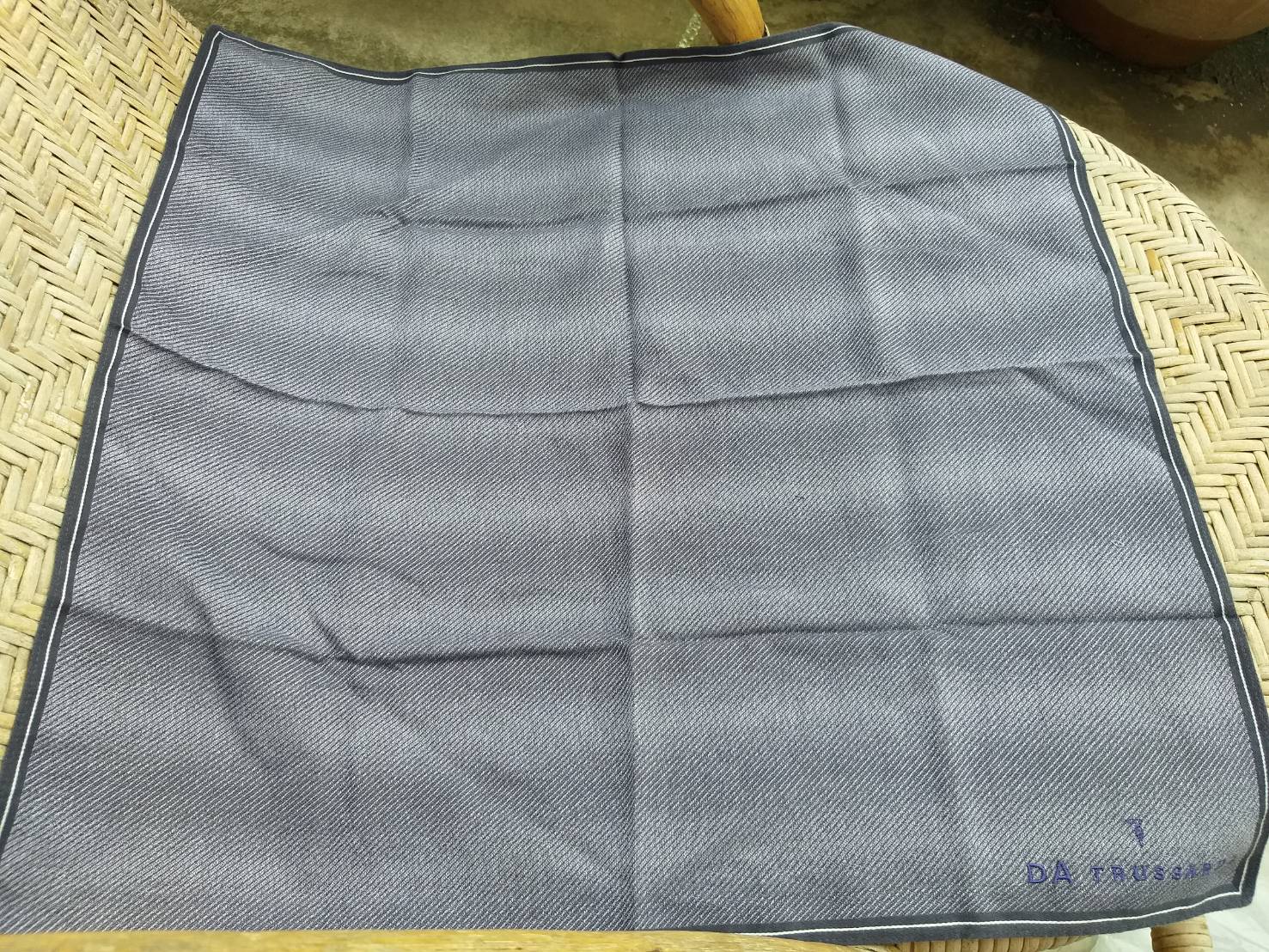 ผ้าเช็ดหน้าชาย TRUSSARDI ผ้าดีมาก