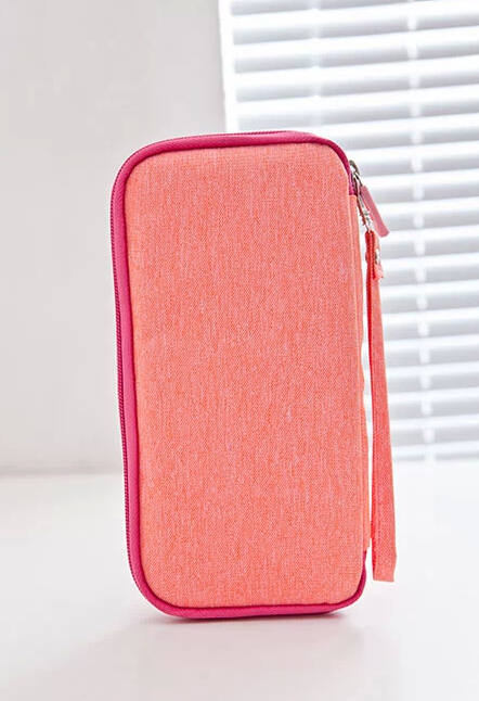 กระเป๋าใส่พาสปอร์ต กระเป๋าใส่หนังสือเดินทาง เอกสารสำคัญ มีสายคล้องมือ พกพาสะดวก ผลิตจากโพลีเอสเตอร์ กันน้ำ คุณภาพดี