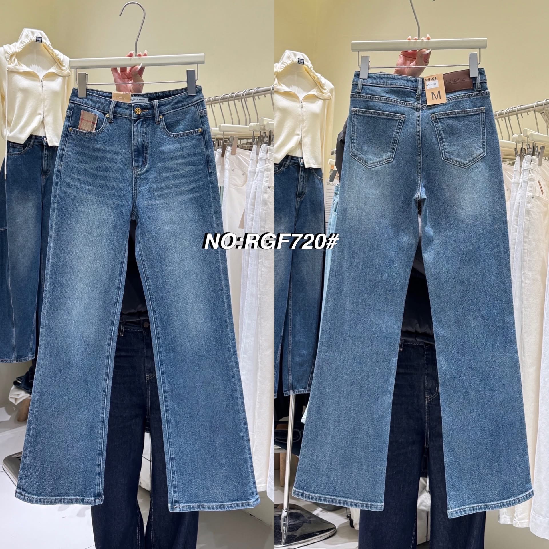 กางเกงยีนส์ขากระบอก เอวสูง (ผ้ายืด) บอกเลยรุ่นนี้เนื้อผ้ายีนส์ยืดอย่างดี ผ้านิ่มมากกกค่ะ ฟอกสีสวย ใส่สบายมว๊ากก ดีเทลติดโลโก้ ตรงกระเป๋าหน้า พร้อมด้วยป้ายหนัง ใส่สบาย : สินค้าคุณภาพ (พร้อมส่ง)