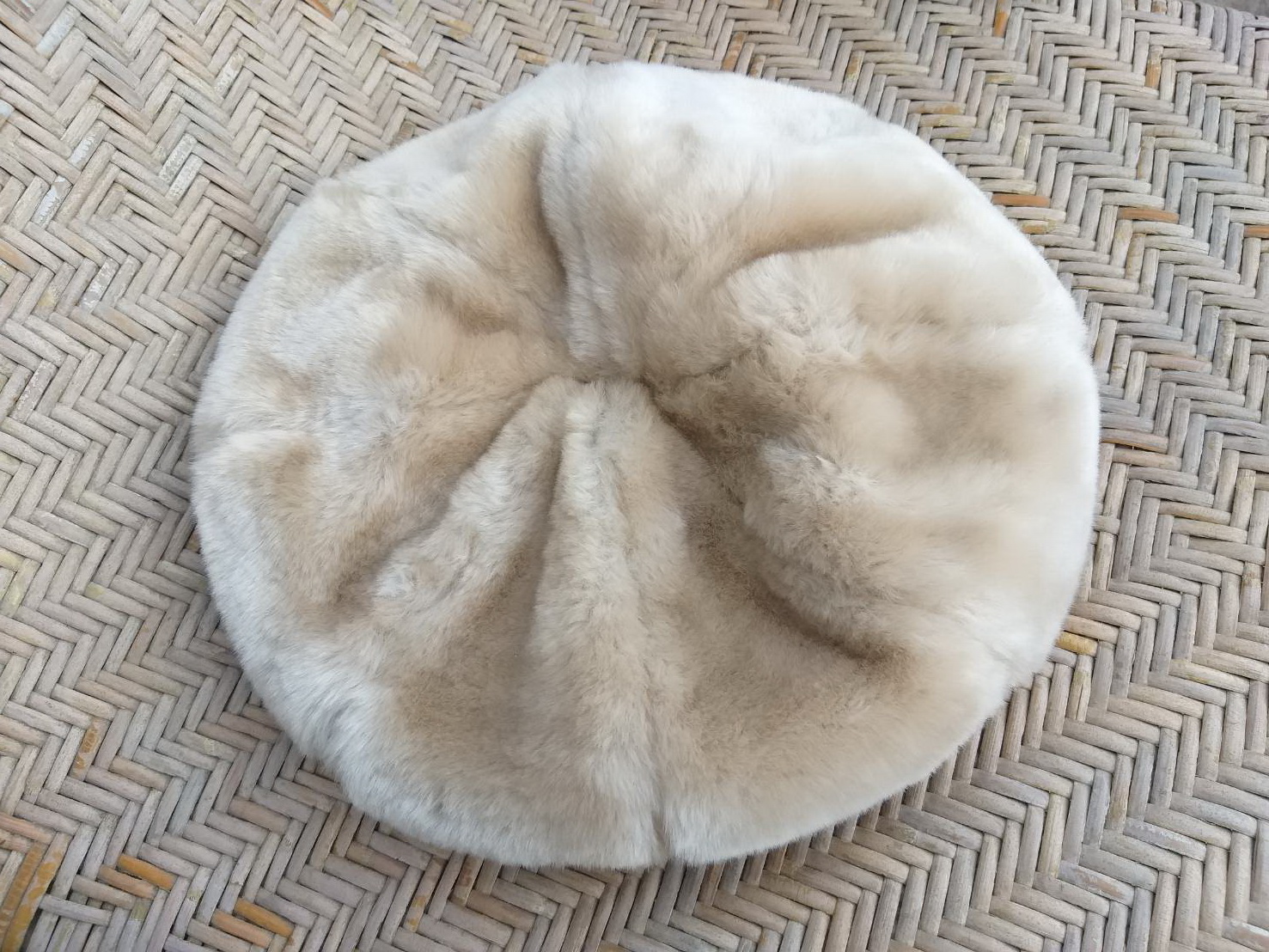 หมวกเบเร่ต์เฟอร์ฟูหนานุ่ม สวยมากๆ ใบนี้